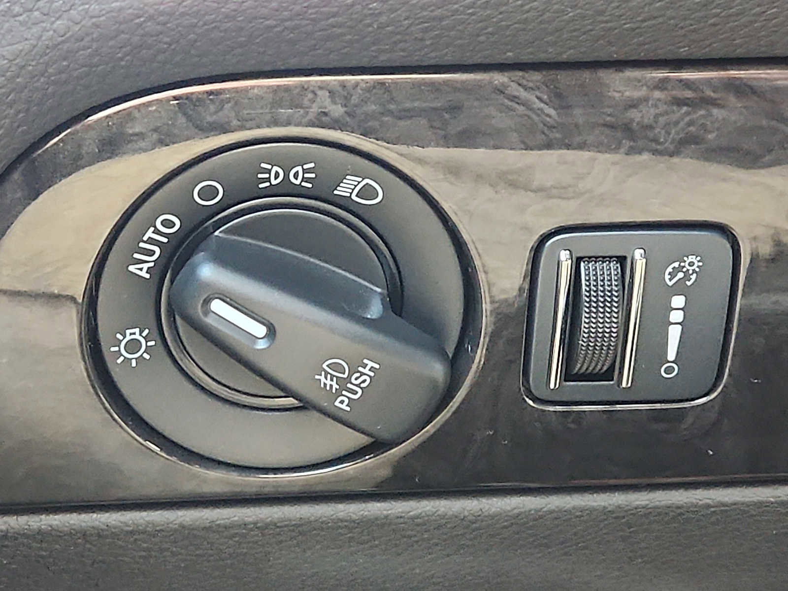 Used 2016 Dodge Durango Limited w/ Premium Group image 25