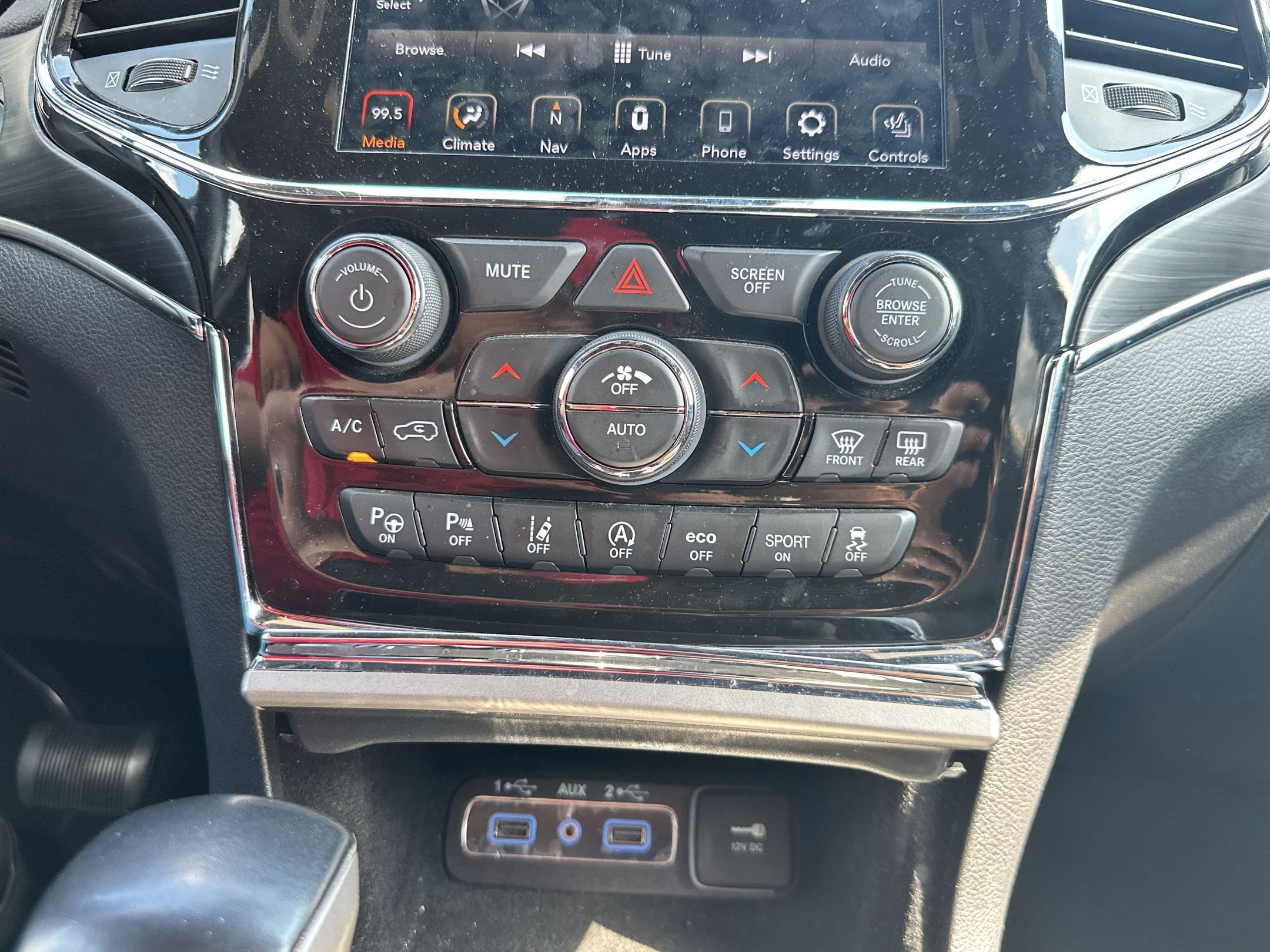 Used 2022 Jeep Grand Cherokee Limited w/ Tech Group RWD image 21