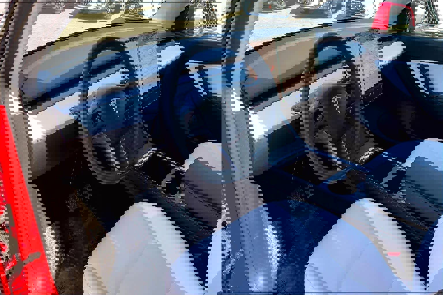 Used 2022 Tesla Model Y Long Range image 17