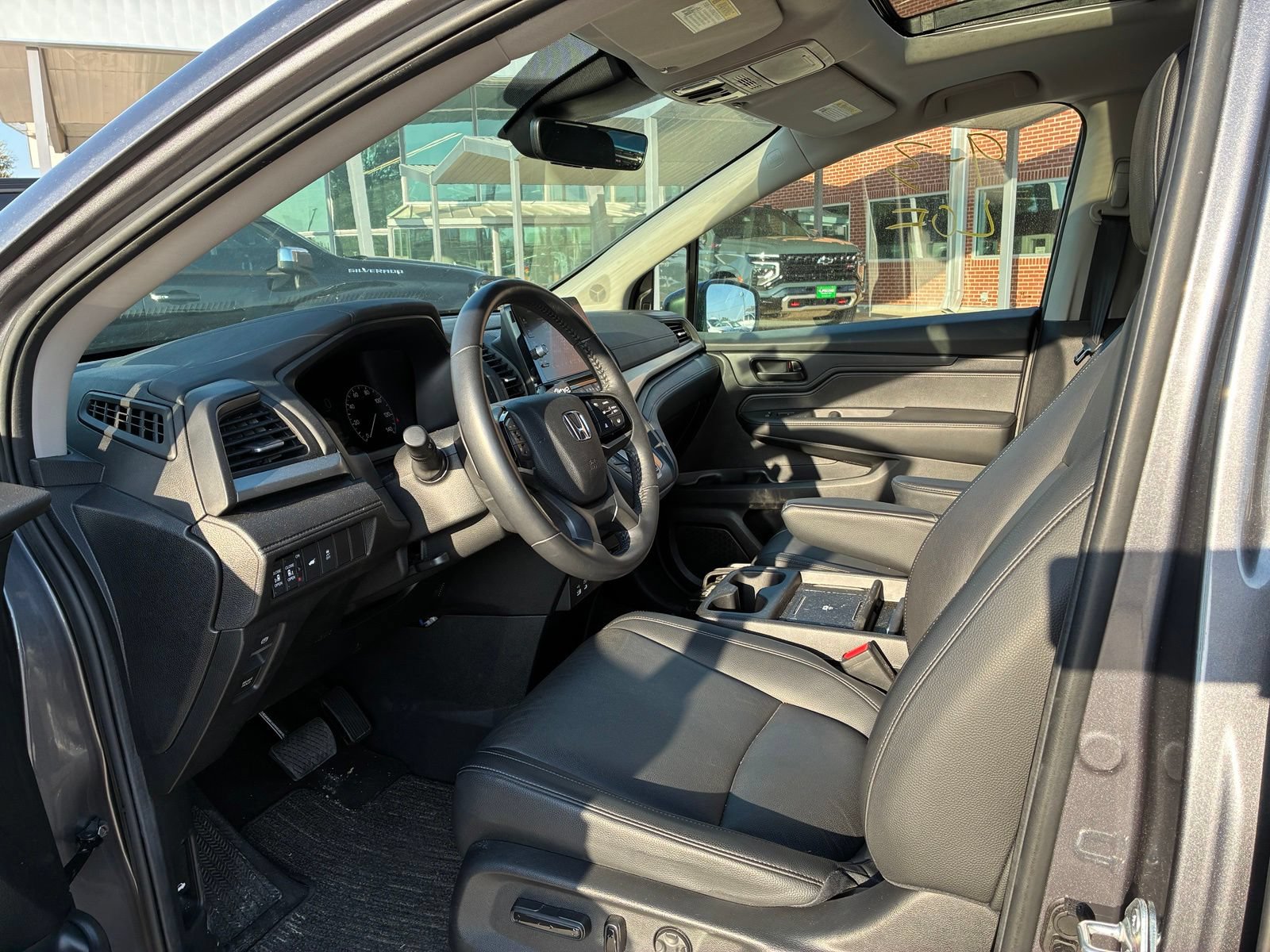 Used 2025 Honda Odyssey EX-L image 2