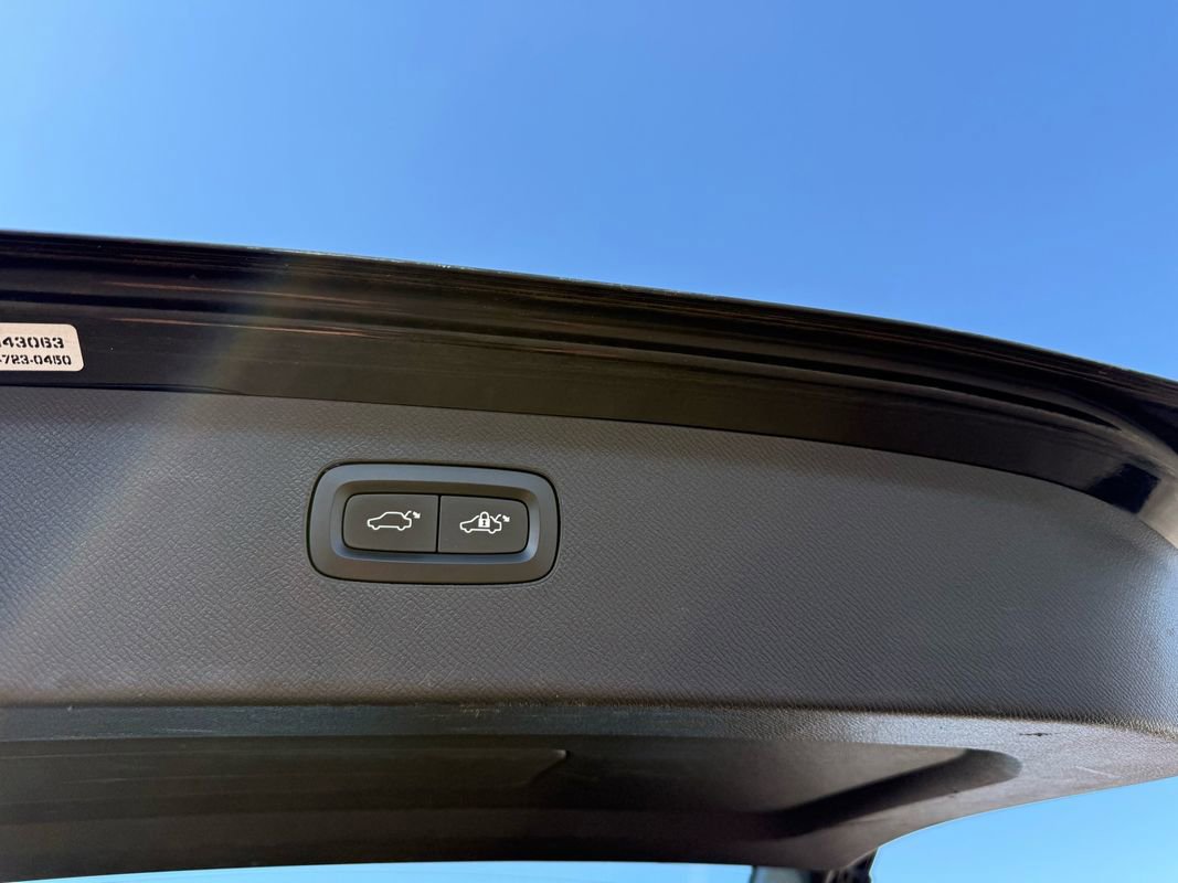 Used 2016 Volvo XC90 T6 Momentum w/ Momentum Plus Package AWD/4WD image 20