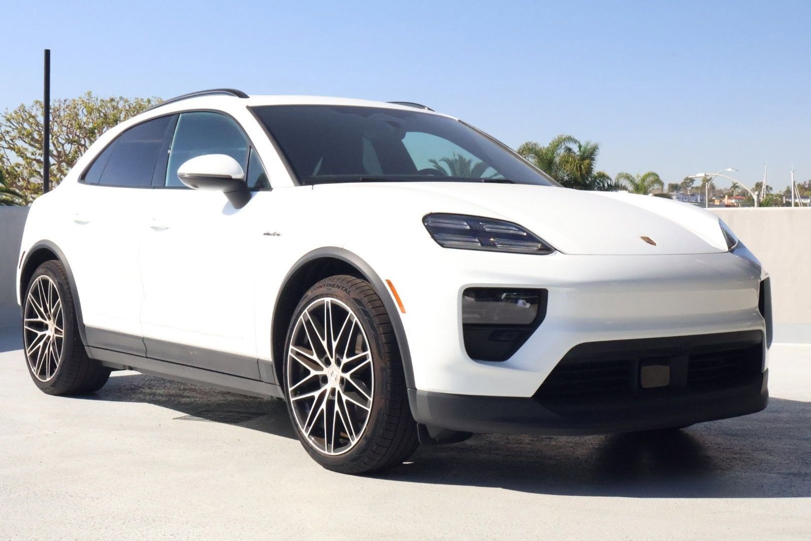 Certified 2024 Porsche Macan 4 Electric image 7