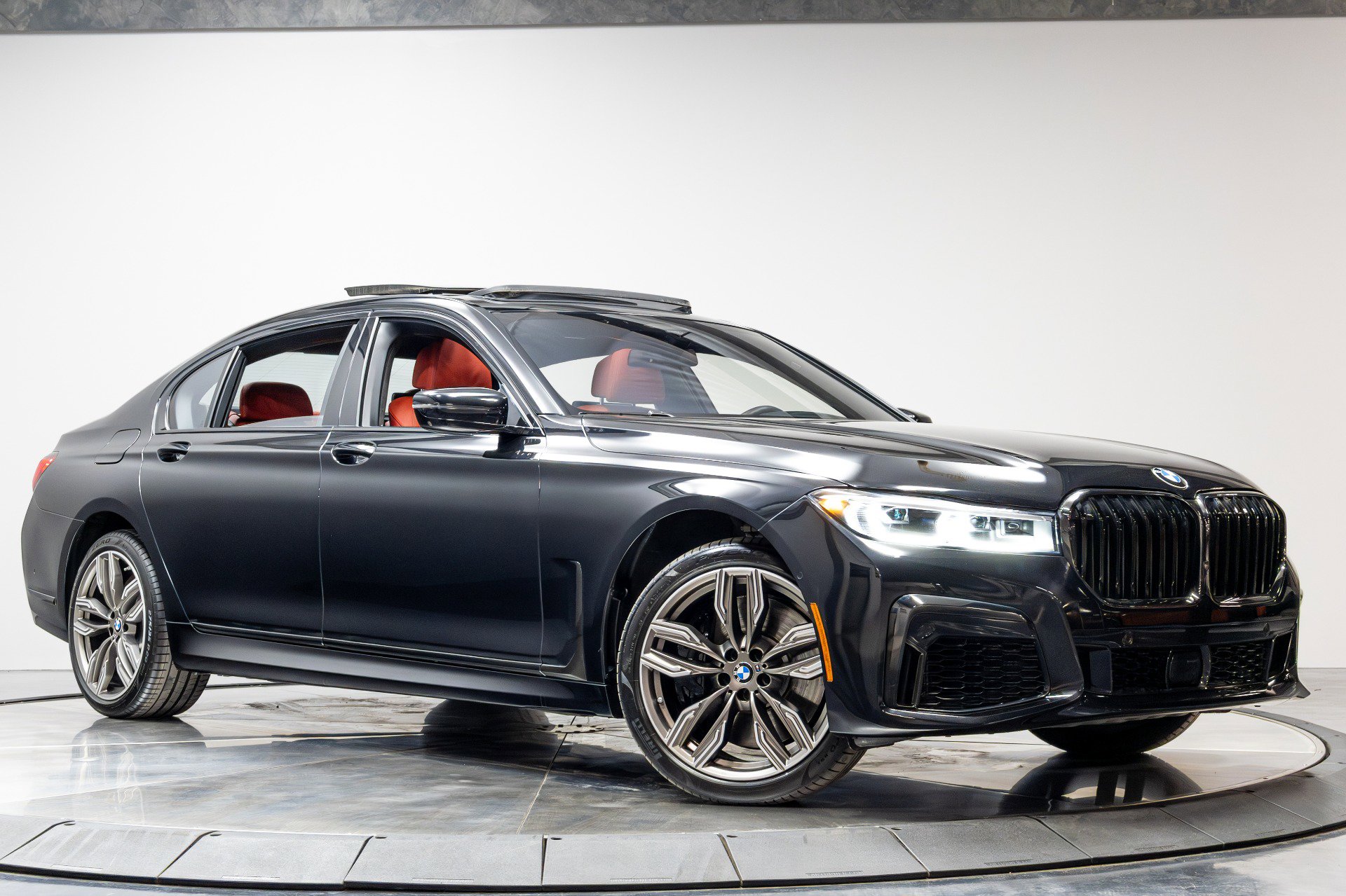 Used 2022 BMW M760i xDrive image 57