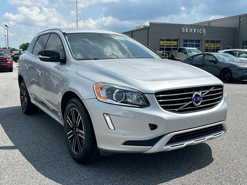 Used 2017 Volvo XC60 T5 Dynamic w/ Preferred Option Package FWD image 2