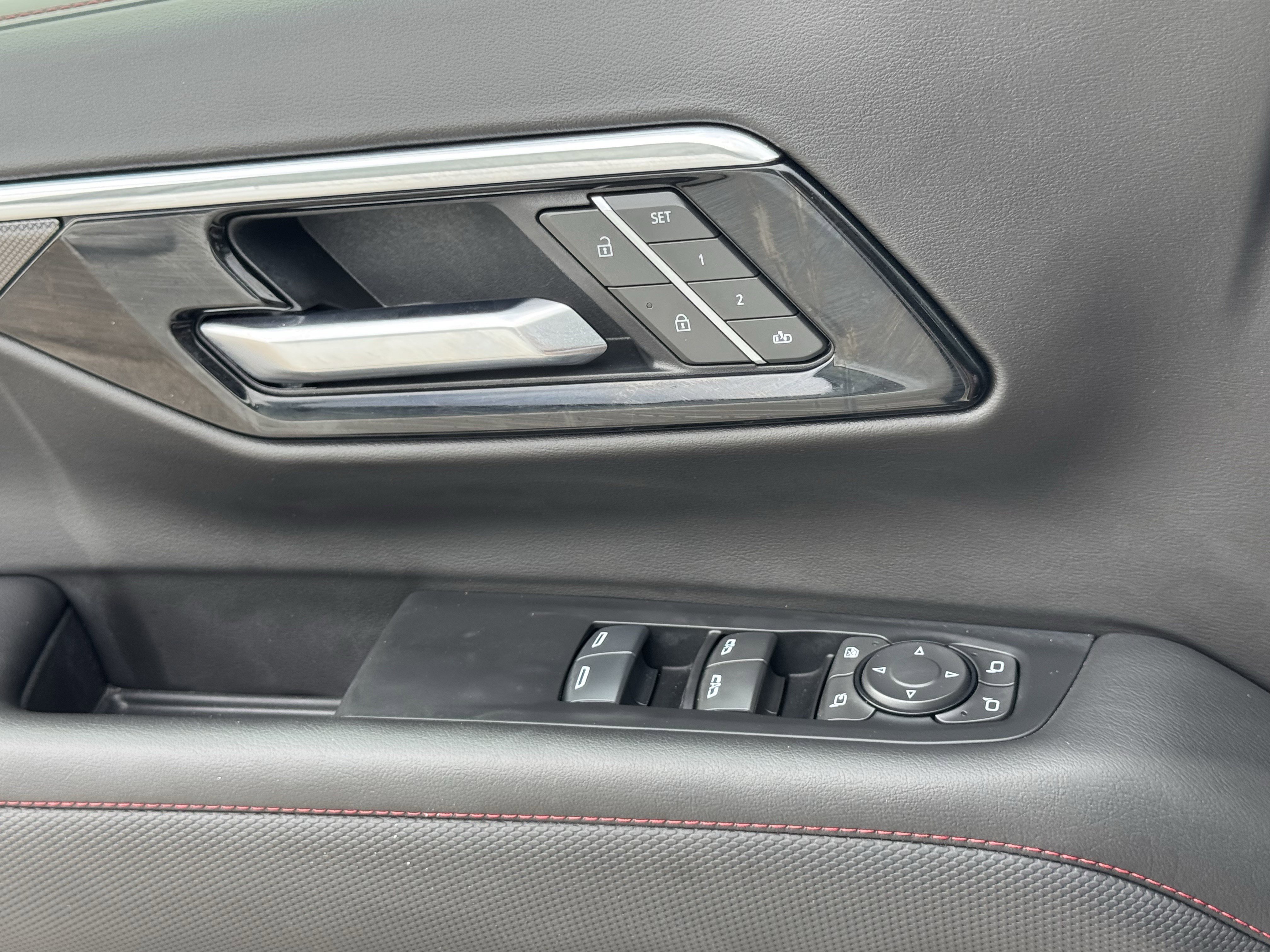 Used 2025 Chevrolet Suburban RST w/ Comfort Package image 27