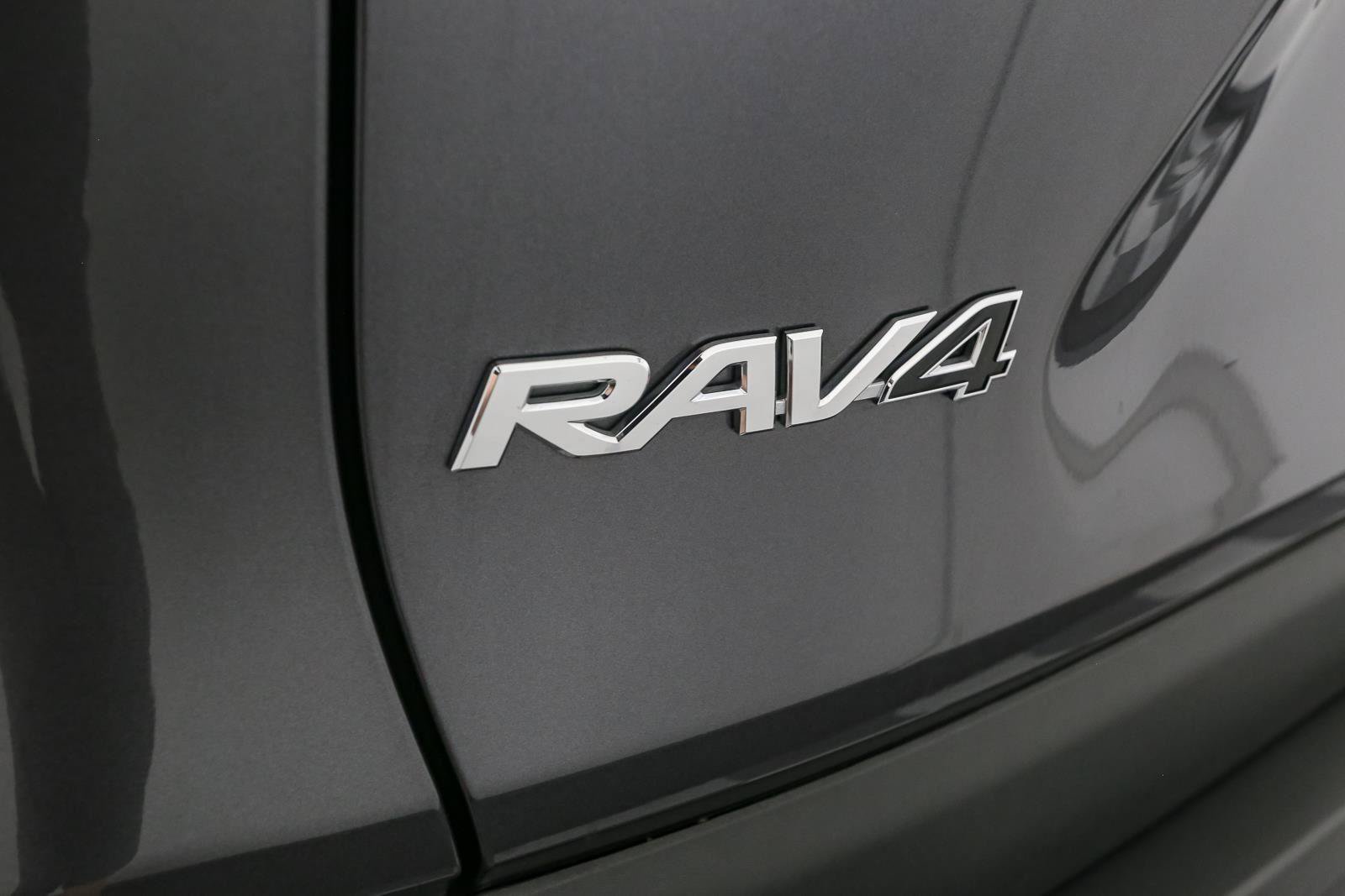 Used 2024 Toyota RAV4 LE AWD/4WD image 10