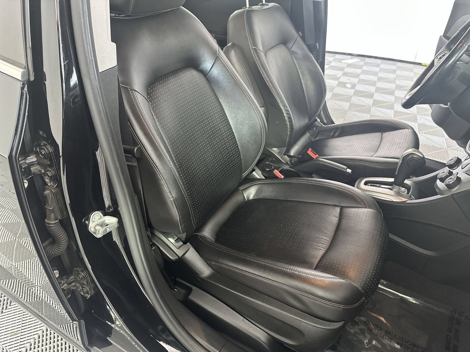 Used 2020 Chevrolet Sonic Premier FWD image 27