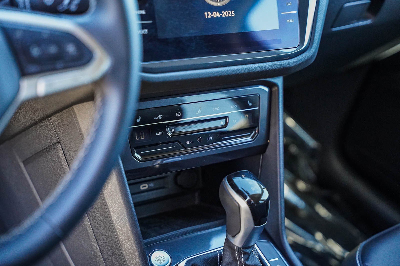 Used 2024 Volkswagen Tiguan SE image 23