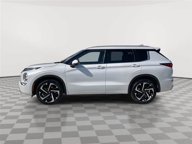 Used 2023 Mitsubishi Outlander SEL FWD image 2