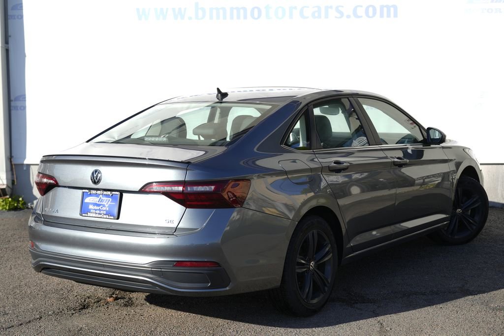 Used 2023 Volkswagen Jetta SE FWD image 3