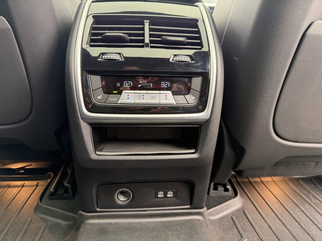 Used 2020 BMW X7 M50i w/ Luxury Seating Package image 19