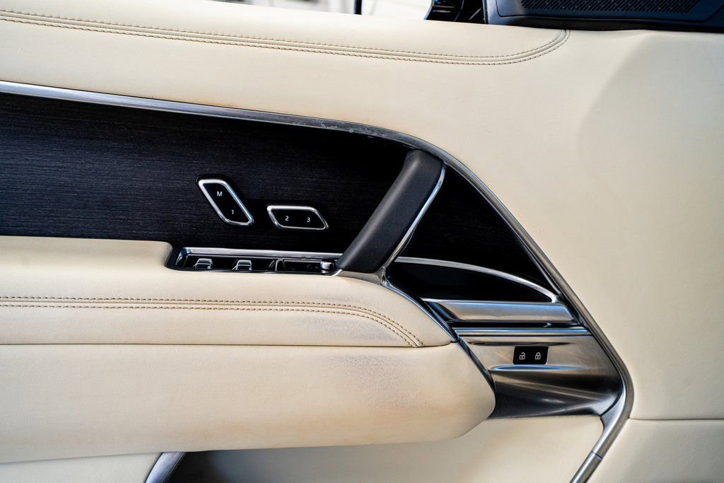 Used 2024 Land Rover Range Rover Autobiography image 32