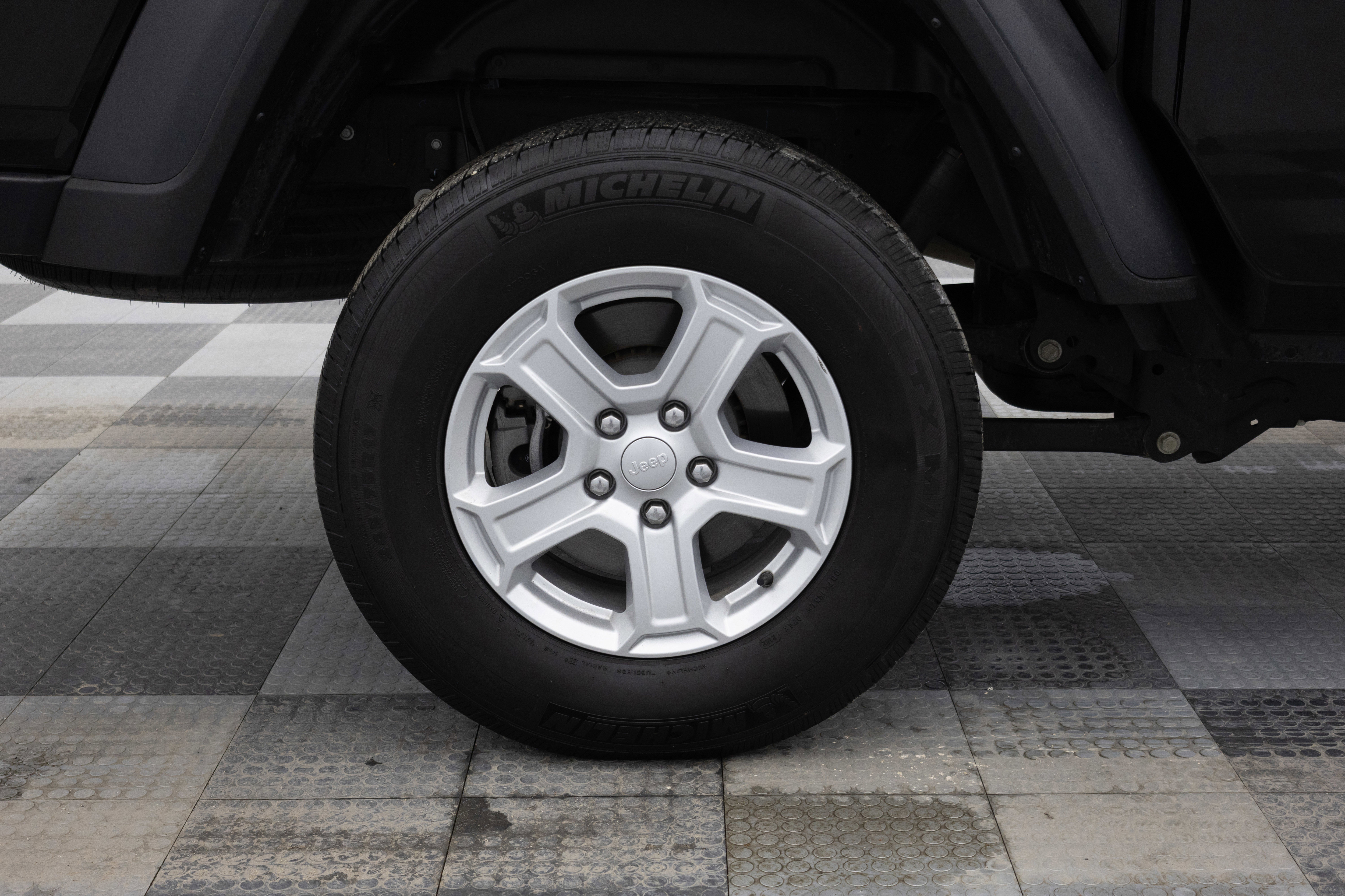 Used 2024 Jeep Gladiator Sport image 13