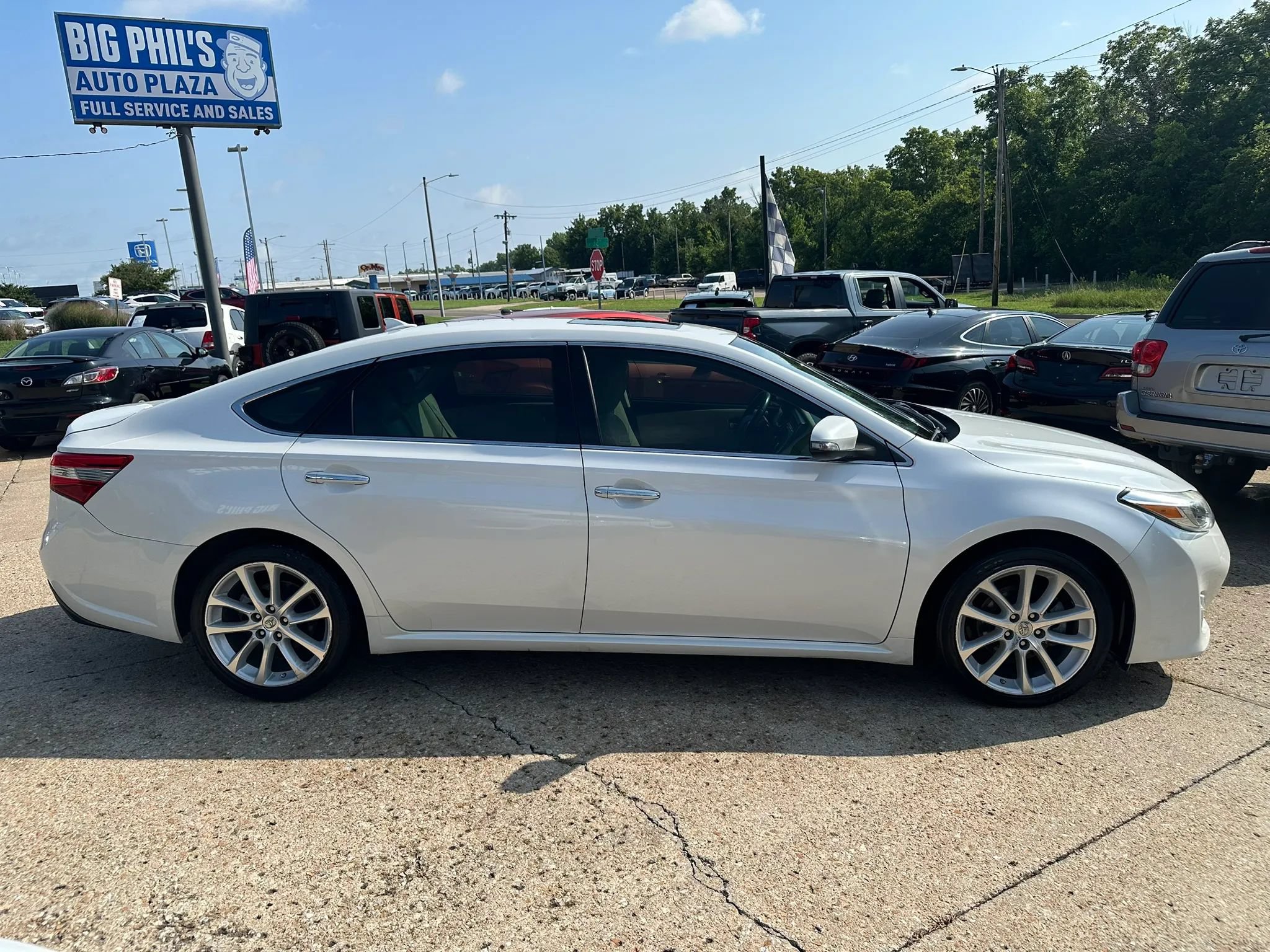 Used 2014 Toyota Avalon Limited FWD image 8