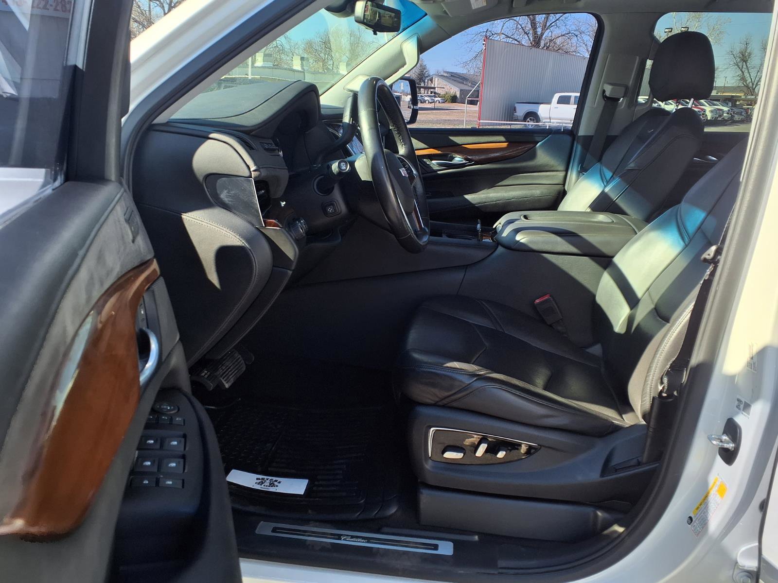 Used 2020 Cadillac Escalade Luxury image 10