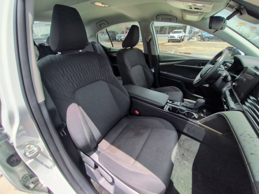 Used 2025 Toyota Camry LE FWD image 30
