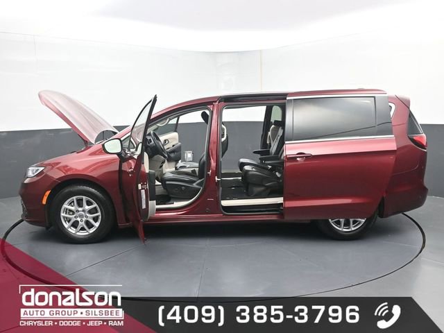 Used 2023 Chrysler Pacifica Touring-L image 24
