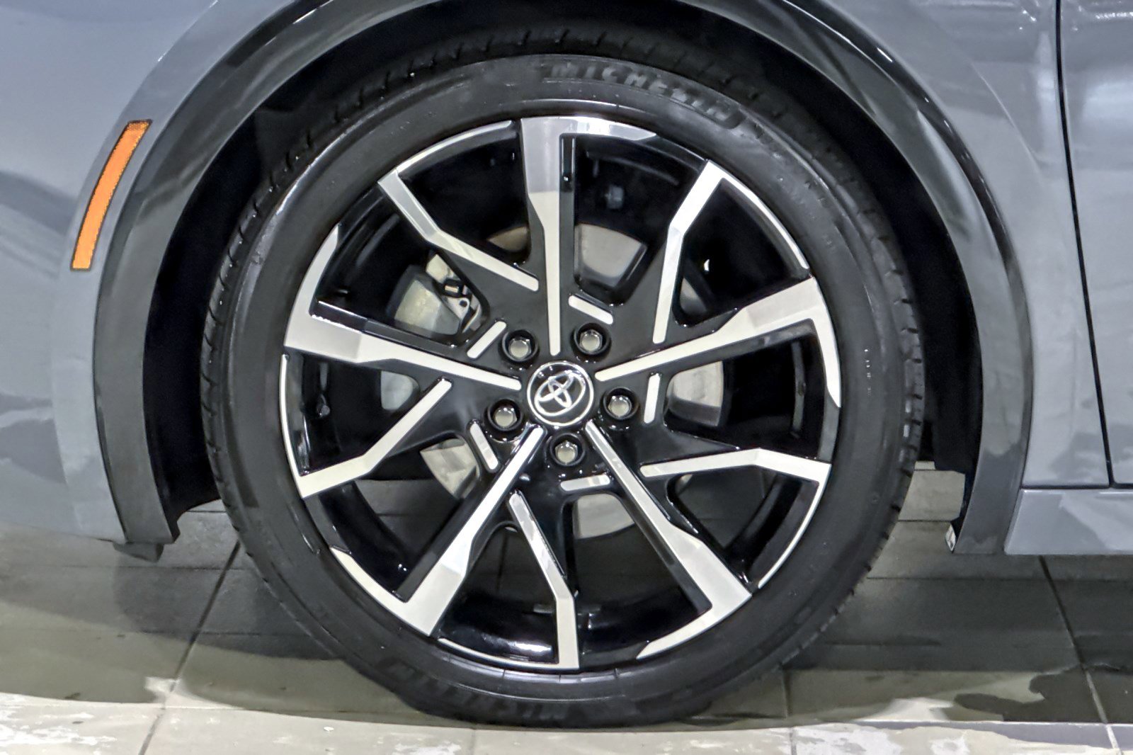 Used 2025 Toyota Prius Plug-In Hybrid image 11