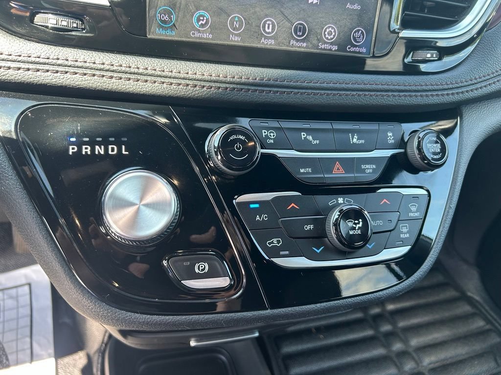 Used 2020 Chrysler Pacifica Limited FWD image 30