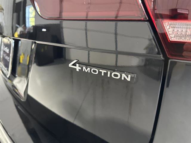 Certified 2024 Volkswagen Tiguan SE R-Line image 11