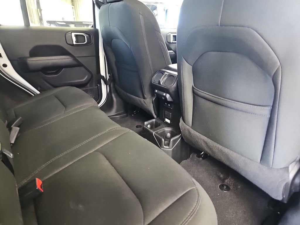 Used 2020 Jeep Wrangler Unlimited Sahara AWD/4WD image 11