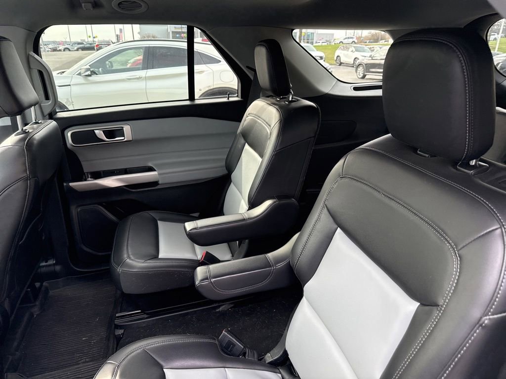 Used 2022 Ford Explorer XLT w/ Equipment Group 202A image 25