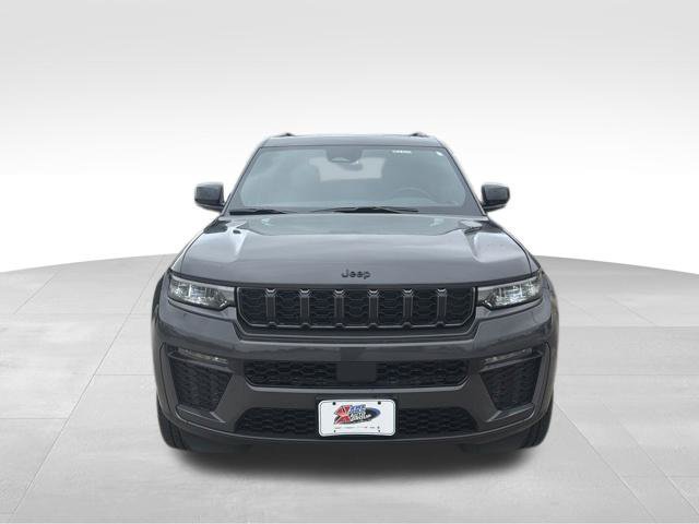 Used 2026 Jeep Grand Cherokee Limited w/ Limited Altitude Package AWD/4WD image 10