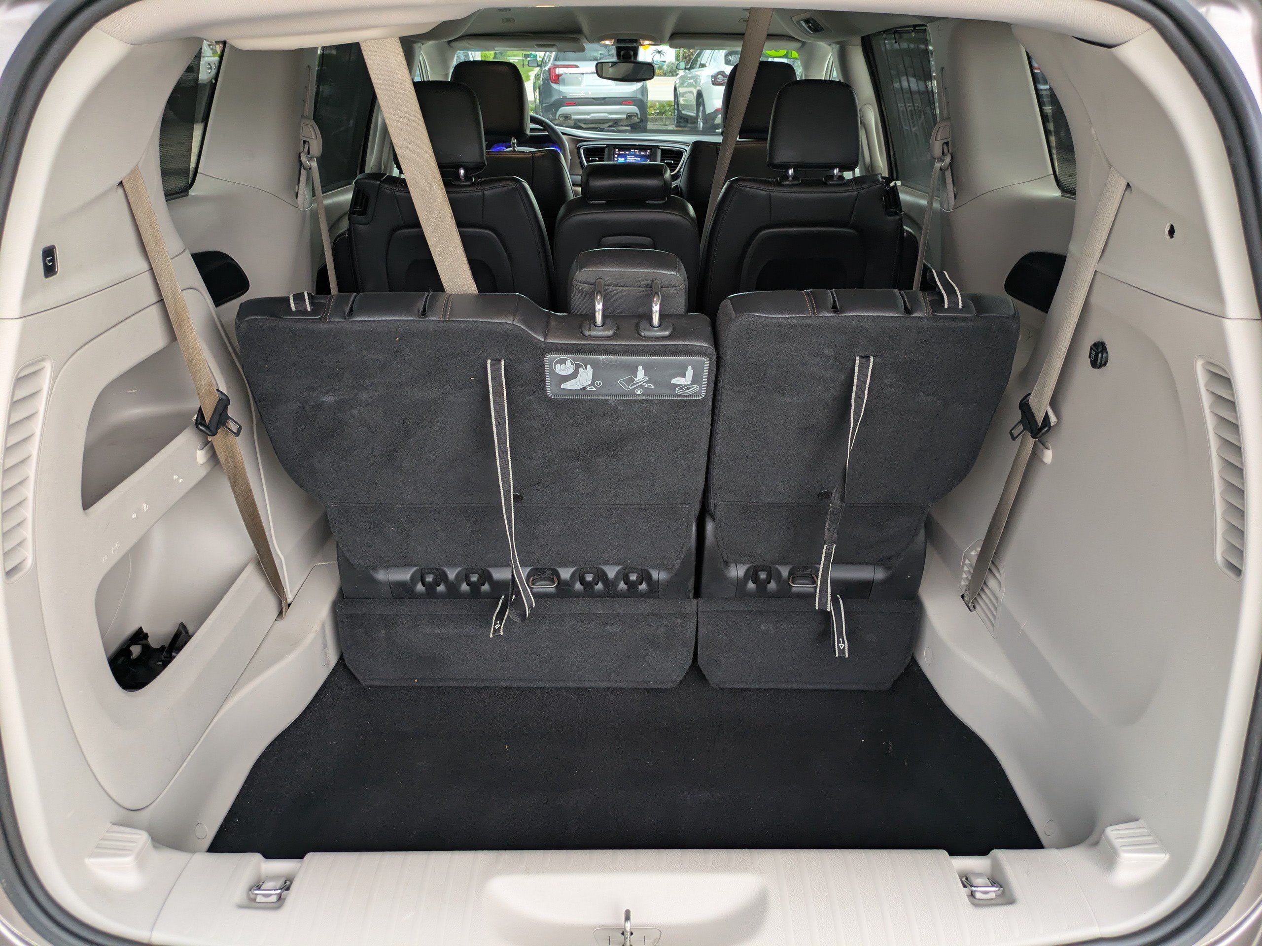 Used 2018 Chrysler Pacifica Touring-L FWD image 13