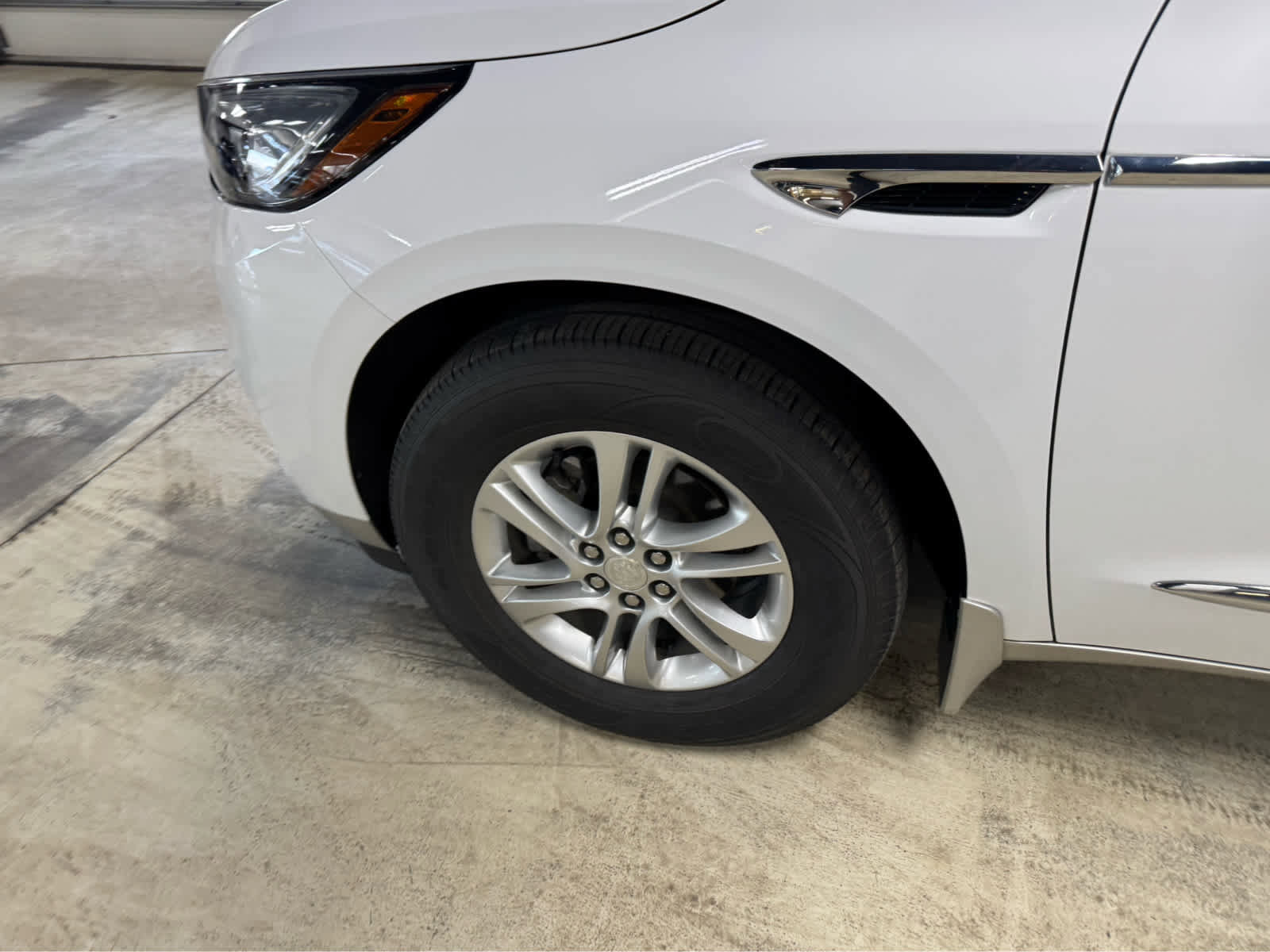 Used 2020 Buick Enclave Essence w/ Sound and Sites Package AWD/4WD image 10