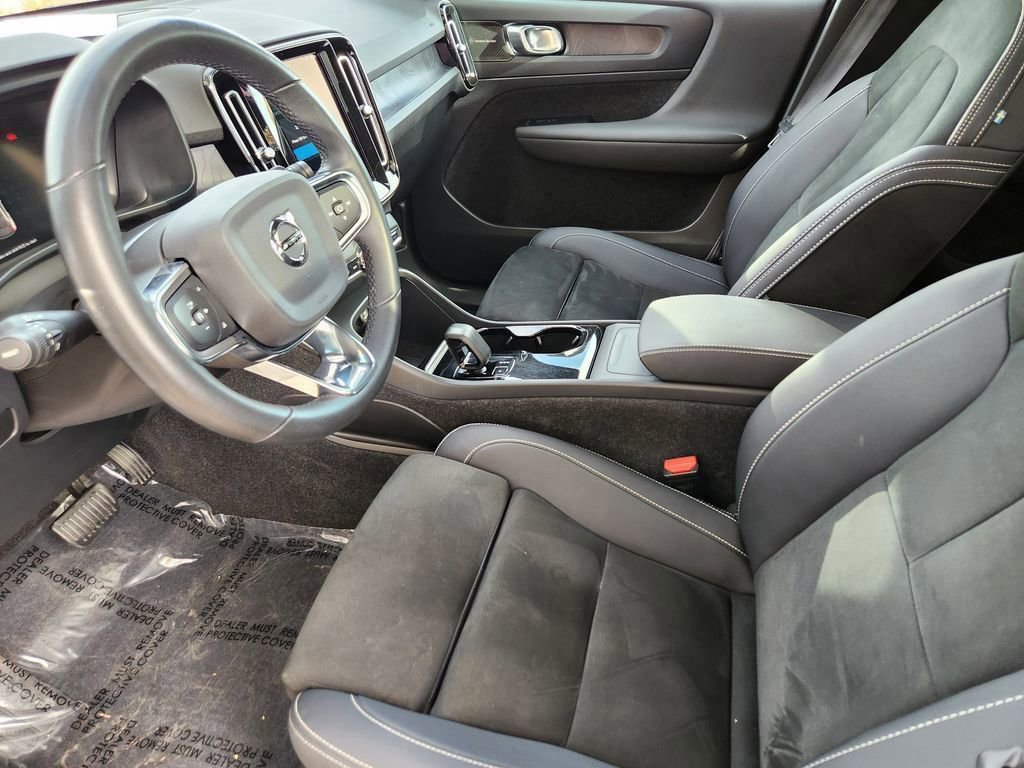 Used 2023 Volvo C40 P8 Recharge Ultimate w/ Protection Package Premier image 7