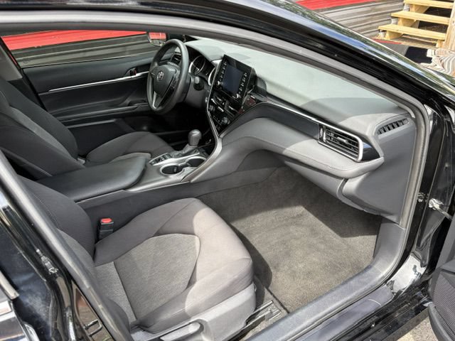 Used 2022 Toyota Camry LE FWD image 17