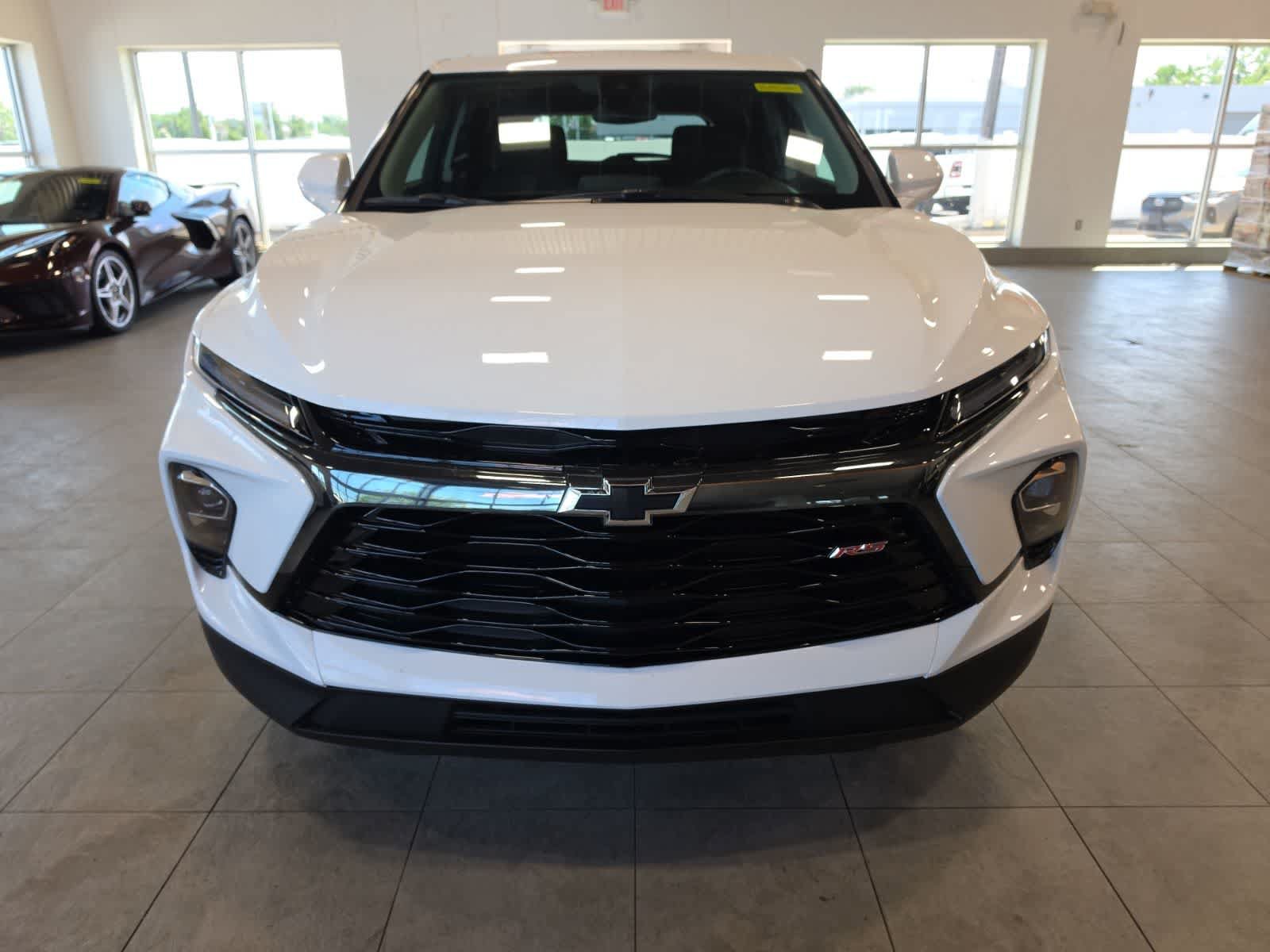 Used 2025 Chevrolet Blazer LT AWD/4WD image 3