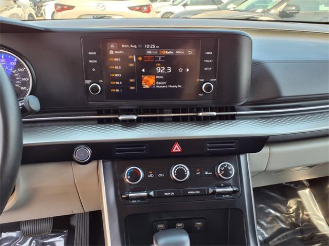 Used 2024 Kia Carnival LX image 18