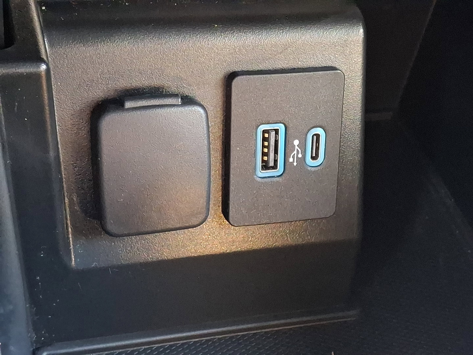 Used 2020 Ford Explorer XLT image 24