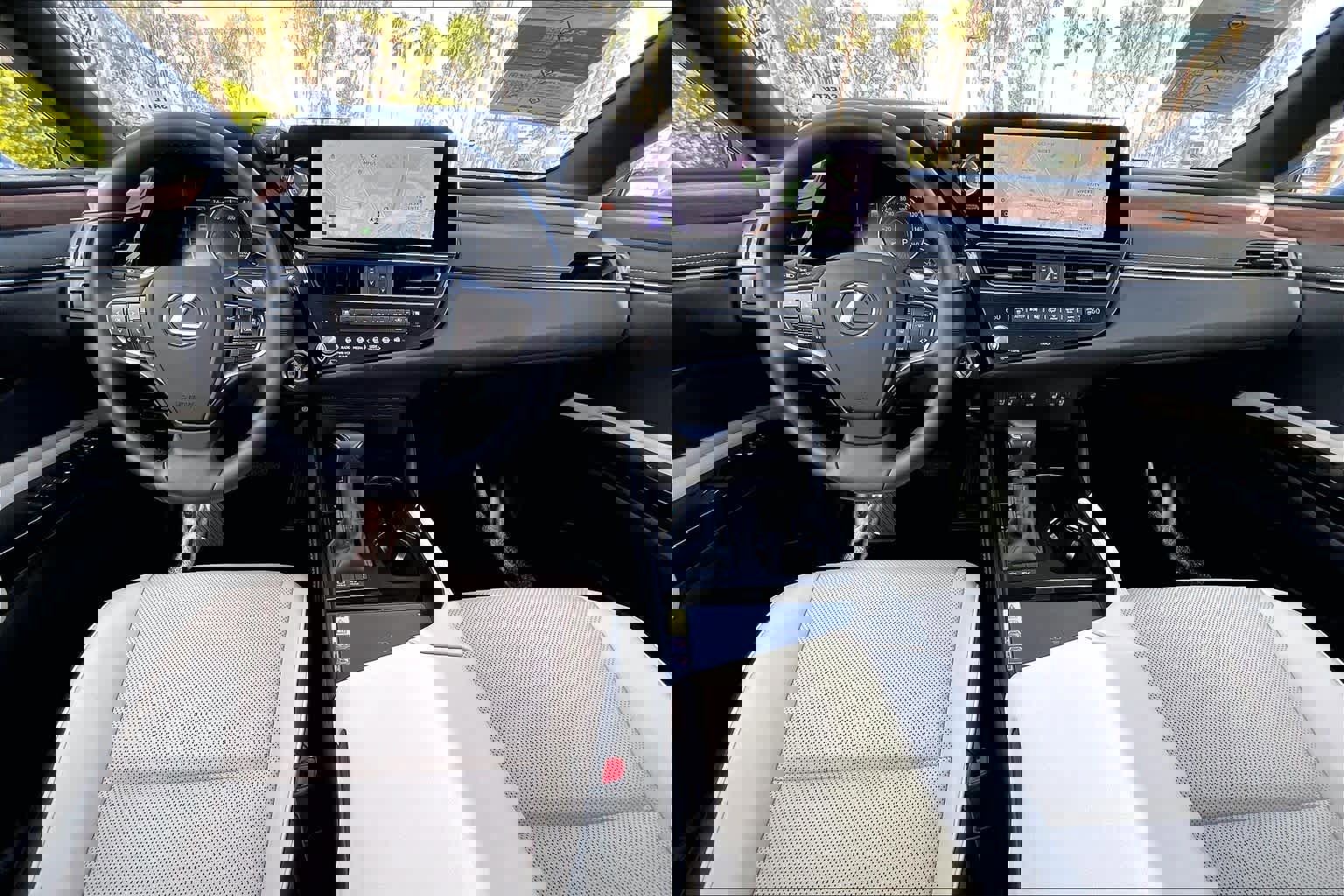 Certified 2025 Lexus ES 300h w/ Premium Package image 14