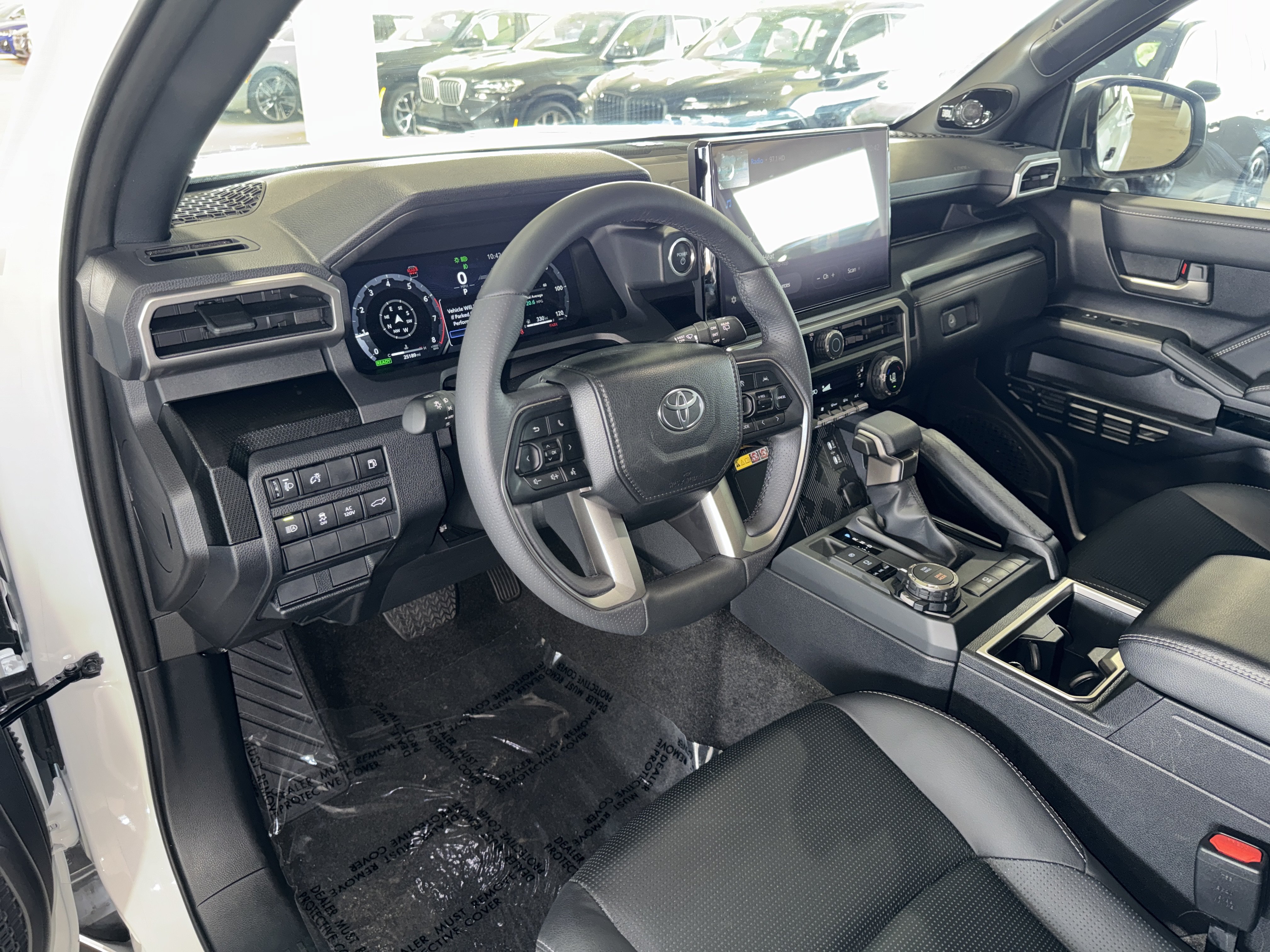 Used 2025 Toyota 4Runner Limited AWD/4WD image 21