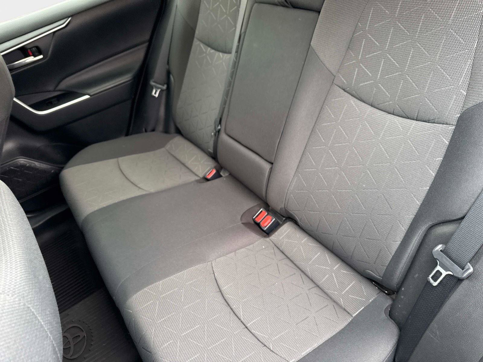 Used 2021 Toyota RAV4 XLE image 13