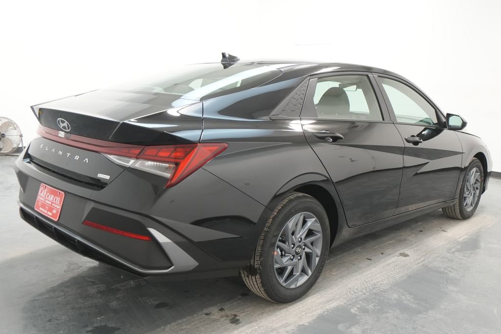 New 2026 Hyundai Elantra Blue image 9