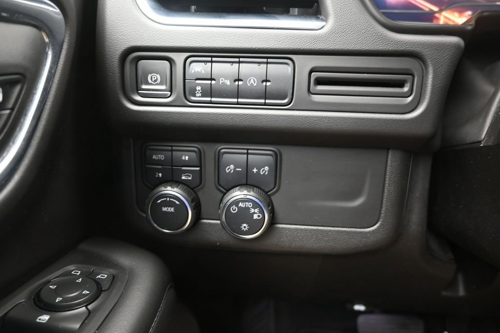Used 2023 Chevrolet Suburban LT AWD/4WD image 18