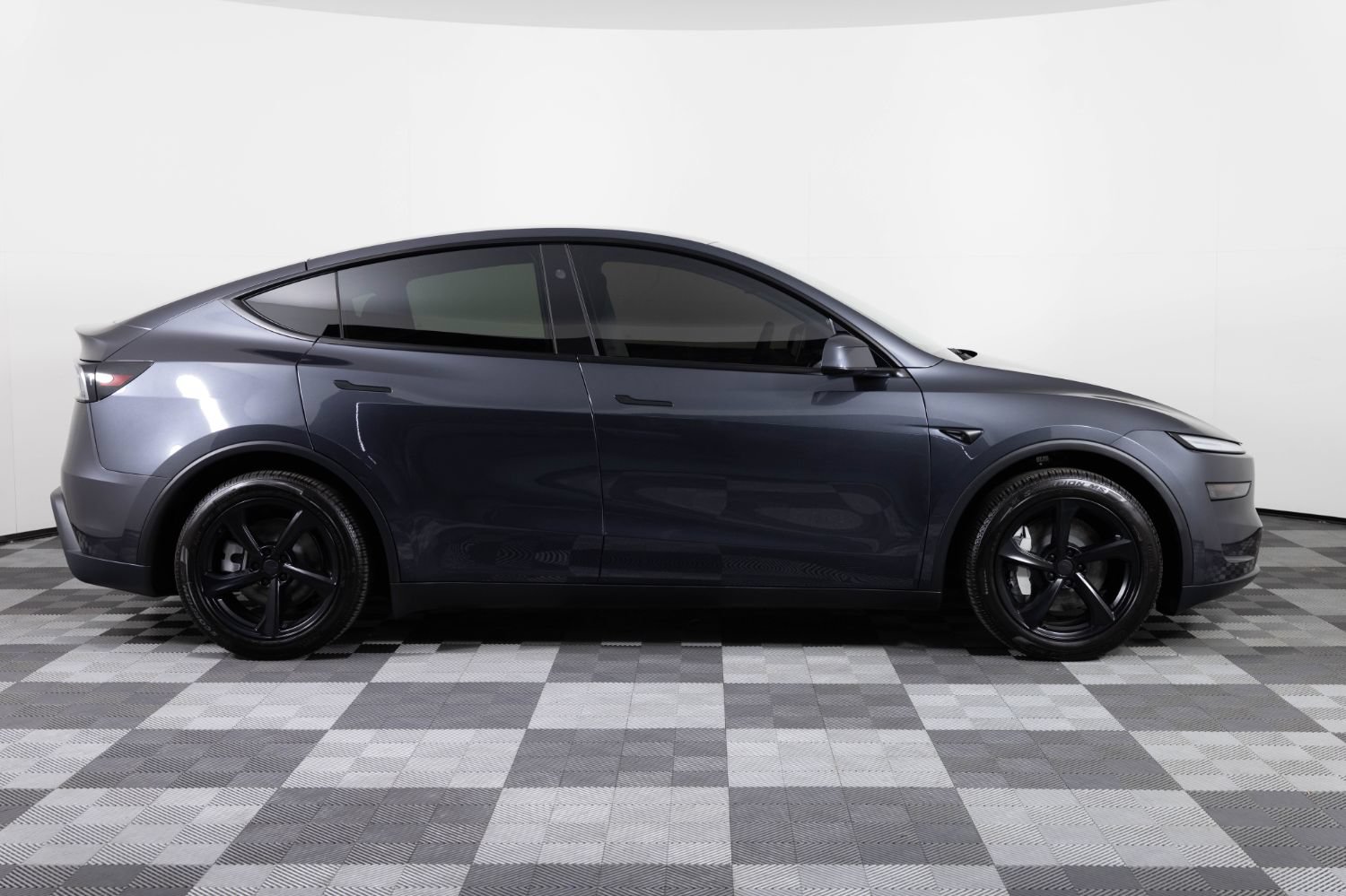 Used 2026 Tesla Model Y Long Range RWD image 9