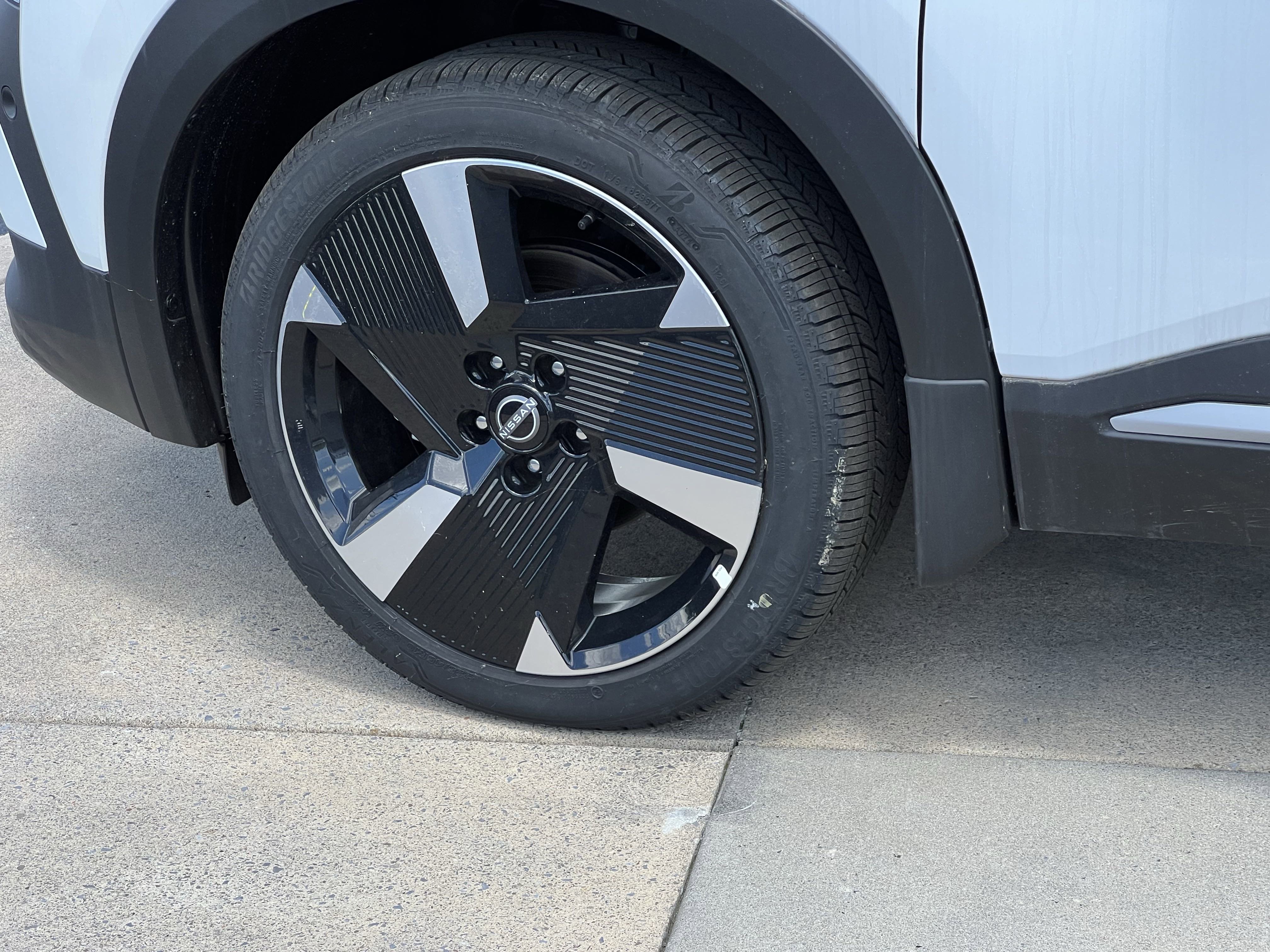 New 2025 Nissan Kicks SR image 3