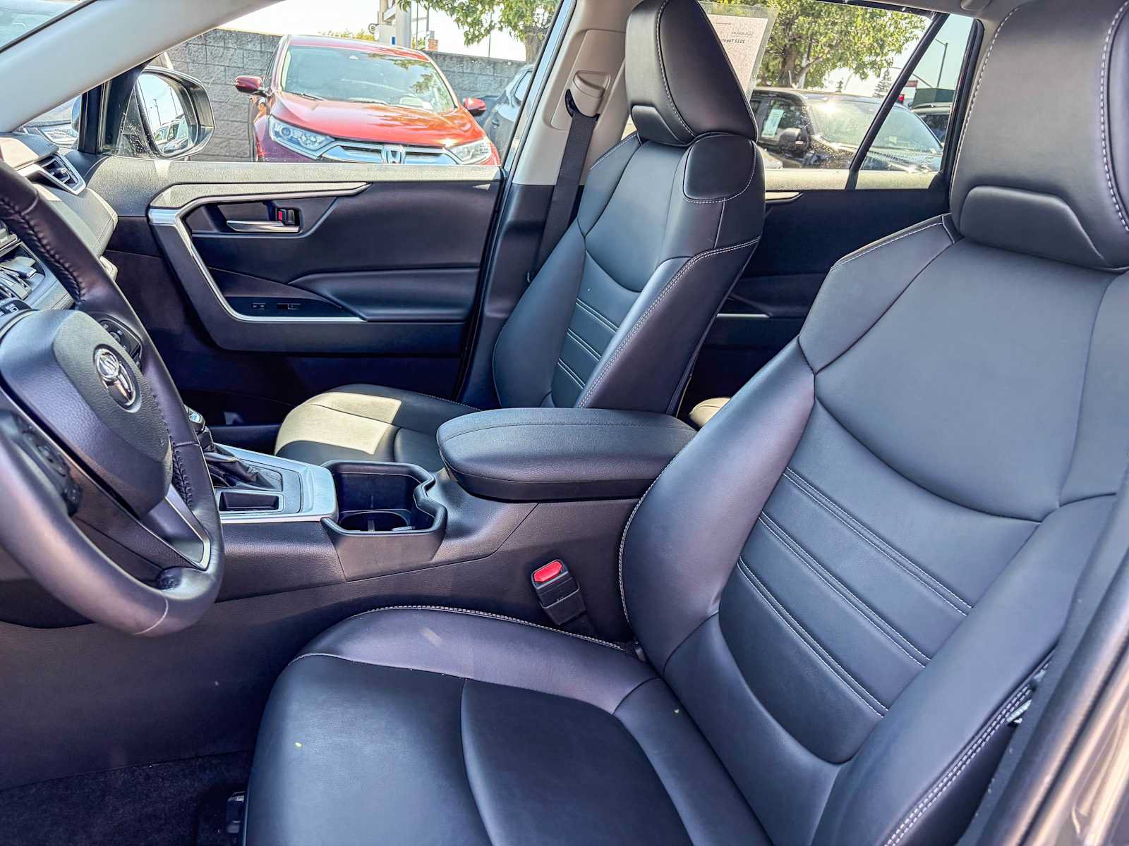 Used 2022 Toyota RAV4 XLE Premium w/ Carpet Mat Package (TMS) FWD image 17