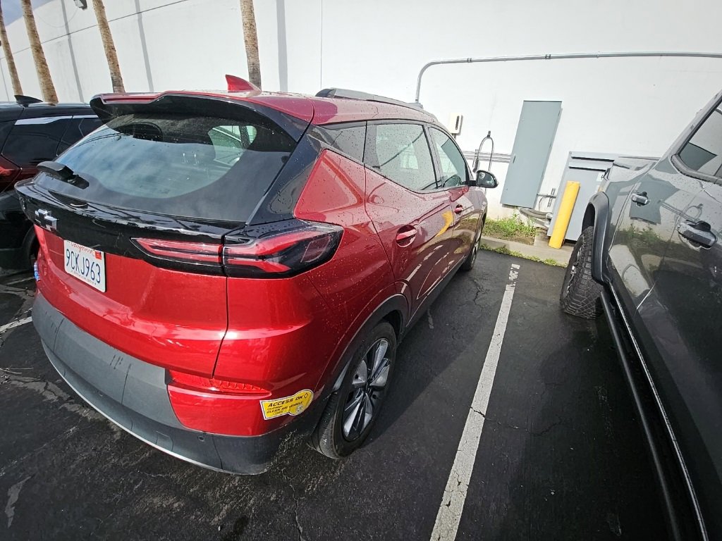 Used 2022 Chevrolet Bolt EUV LT w/ Convenience Package image 16