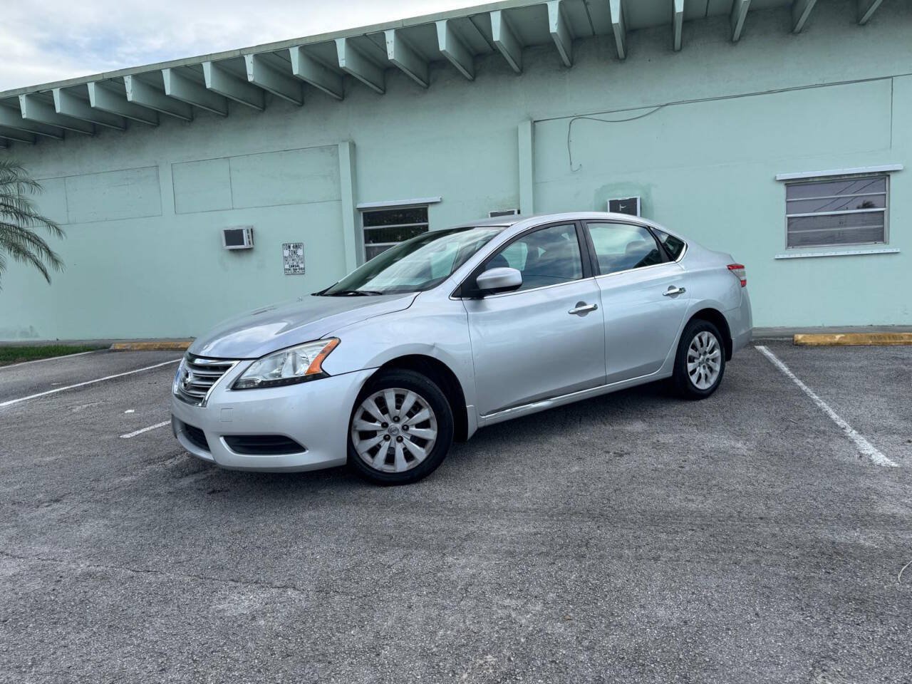 Used 2014 Nissan Sentra SV w/ SV Driver Package FWD image 4