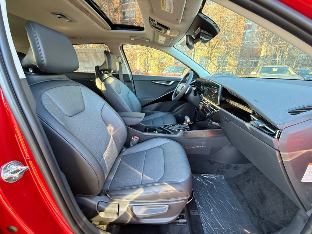 New 2025 Kia Niro SX Touring image 26