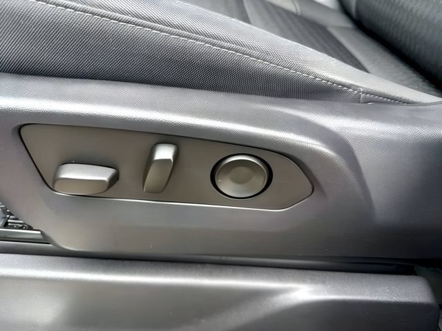 Used 2023 Chevrolet Silverado 1500 LT AWD/4WD image 16