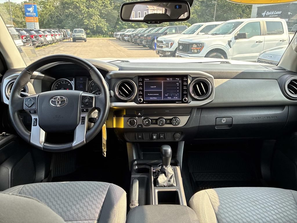 Used 2020 Toyota Tacoma SR5 AWD/4WD image 13