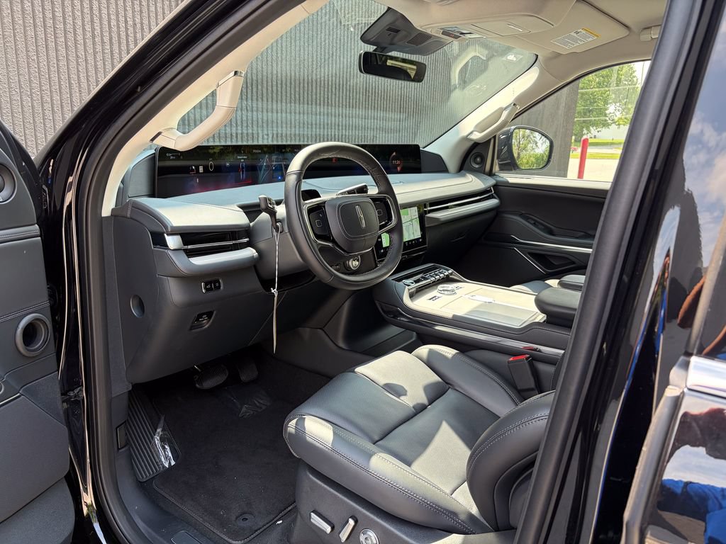 New 2027 Lincoln Navigator Premiere AWD/4WD image 10