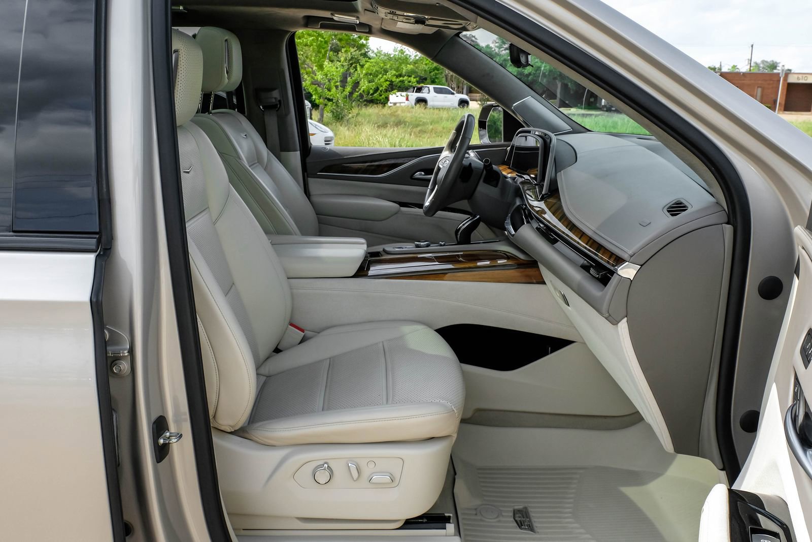 Used 2021 Cadillac Escalade Sport Platinum AWD/4WD image 38