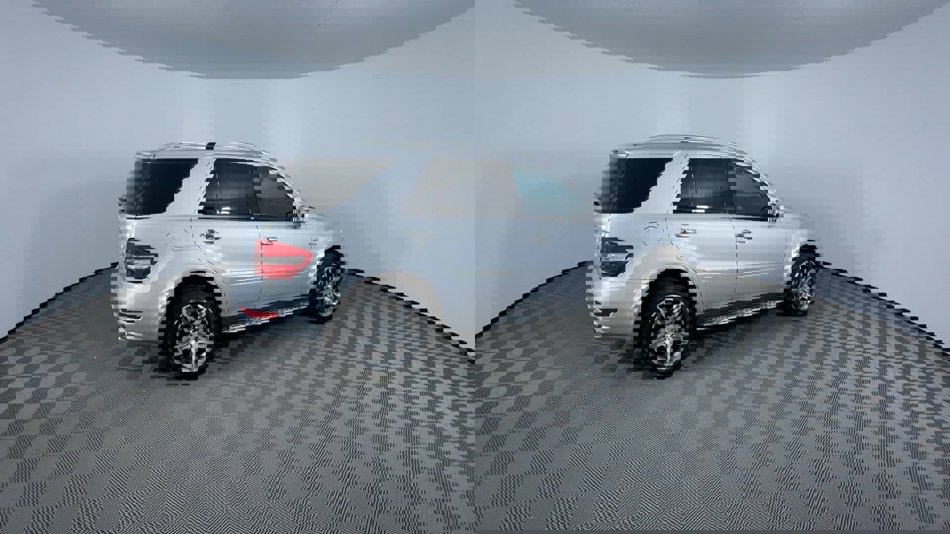 Used 2009 Mercedes-Benz ML 63 AMG 4MATIC image 9